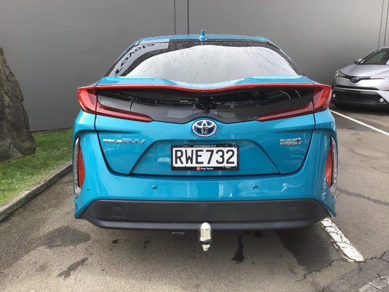 2017 Toyota Prius PHV 1.8 A Premium Plug in Hybrid, photo 3