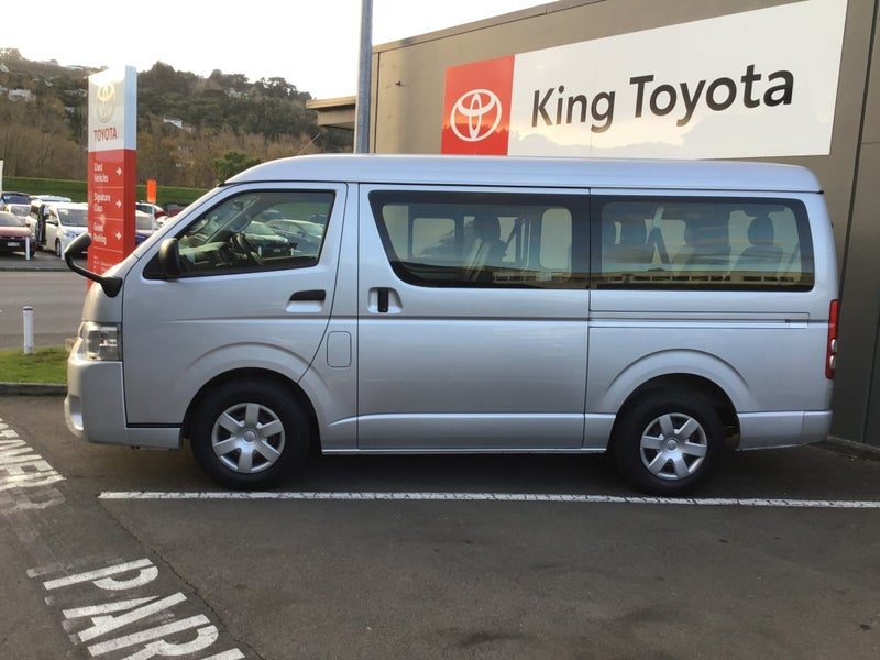 2022 Toyota Hiace 2.7L DX 10 SEATER, photo 2