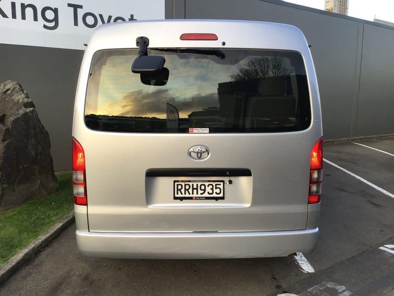 2022 Toyota Hiace 2.7L DX 10 SEATER, photo 3