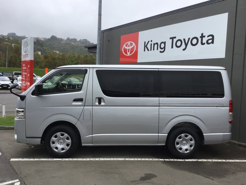 2021 Toyota Hiace DX Manual, photo 2