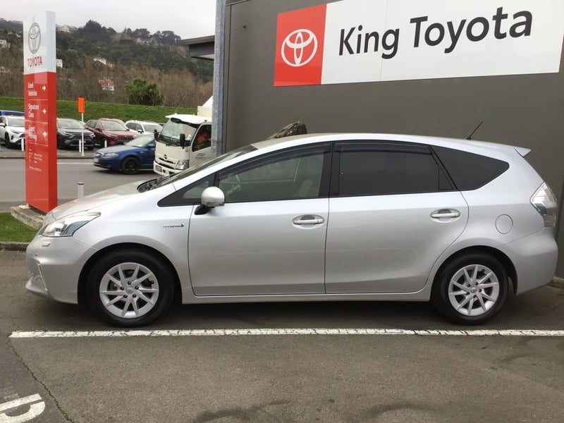 2012 Toyota Prius Alpha 1.8 Hybrid G 7 Seater, photo 2