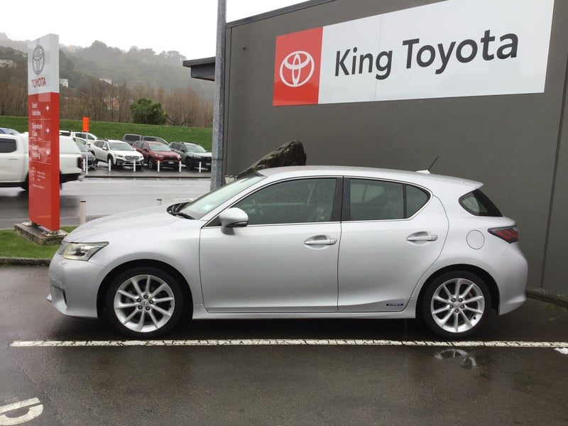 2012 Lexus CT 200h Ltd 1.8P Hybrid Hatch, photo 2