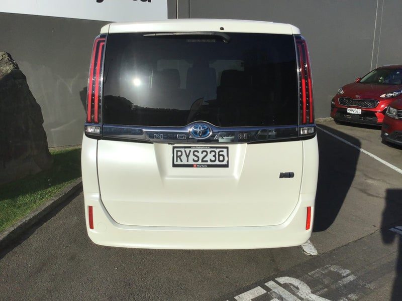 2017 Toyota Noah Hybrid G 1.8 5 Dr Wagon CVT 2WD, photo 3