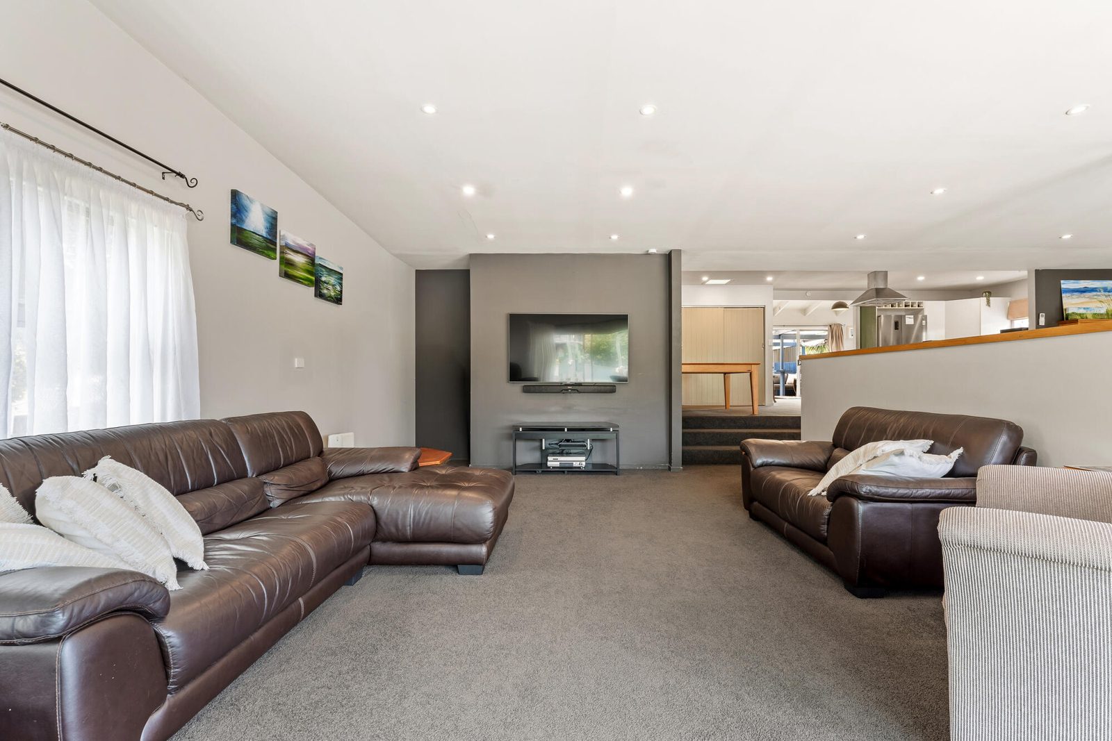 1257 Whangaparaoa Road, Gulf Harbour, photo 8