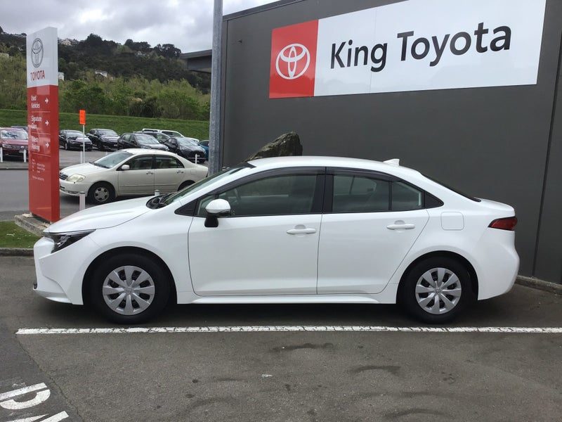 2023 Toyota Corolla 1.8 Hybrid X Sedan, photo 2