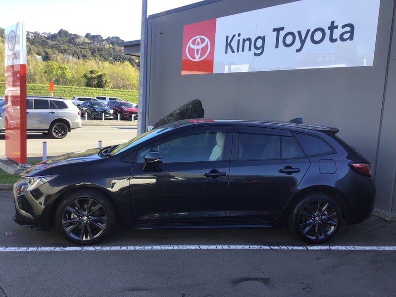 2020 Toyota Corolla Touring, photo 2
