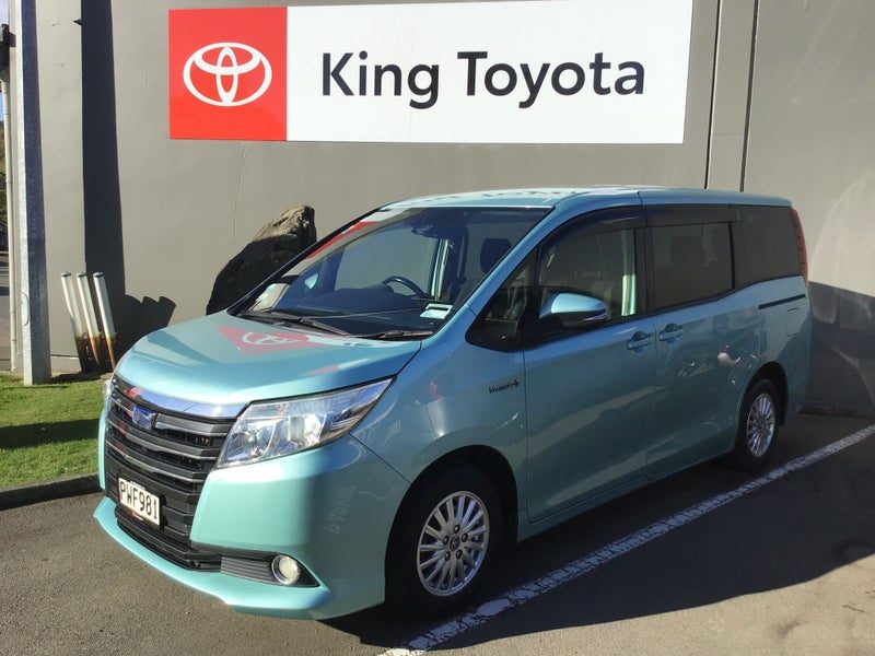 2016 Toyota Noah Hybrid, main photo