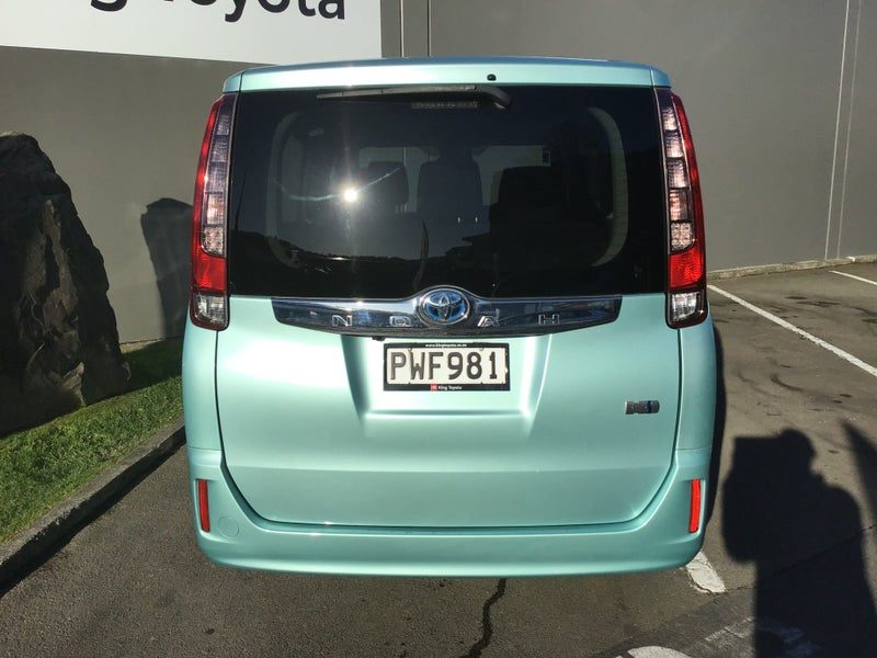 2016 Toyota Noah Hybrid, photo 3