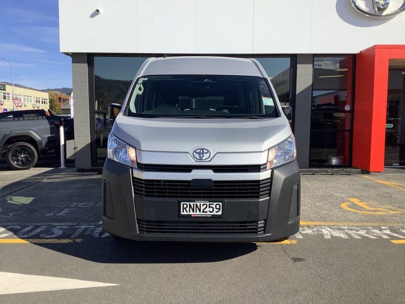 2025 Toyota Hiace ZX, photo 2