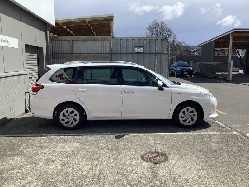 2018 Toyota Corolla Fielder 1.5 Hybrid EX Wagon, photo 3