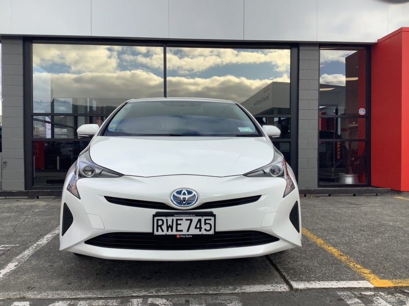 2018 Toyota Prius Hybrid S 1.8 Hatch, photo 2