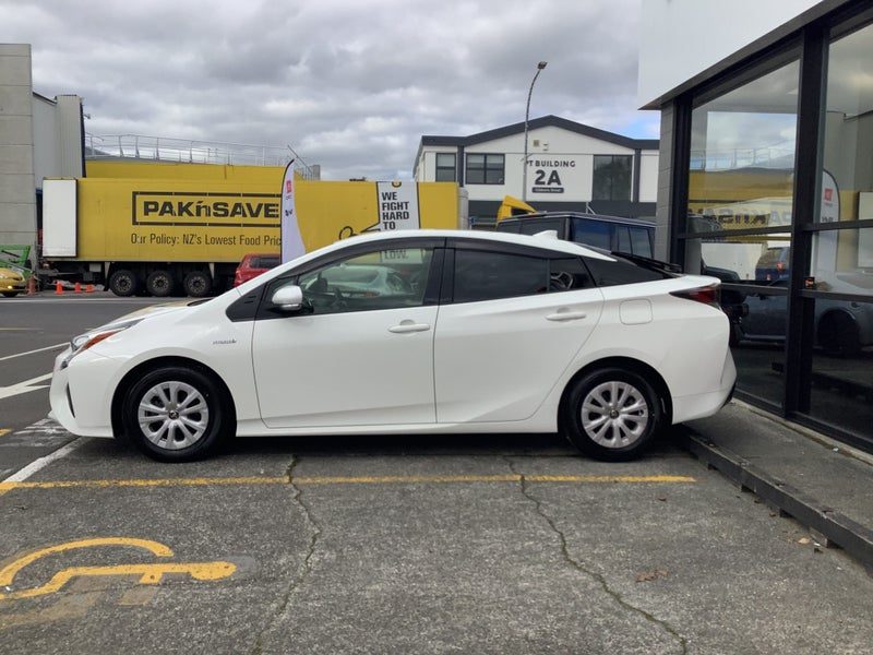 2018 Toyota Prius Hybrid S 1.8 Hatch, photo 3