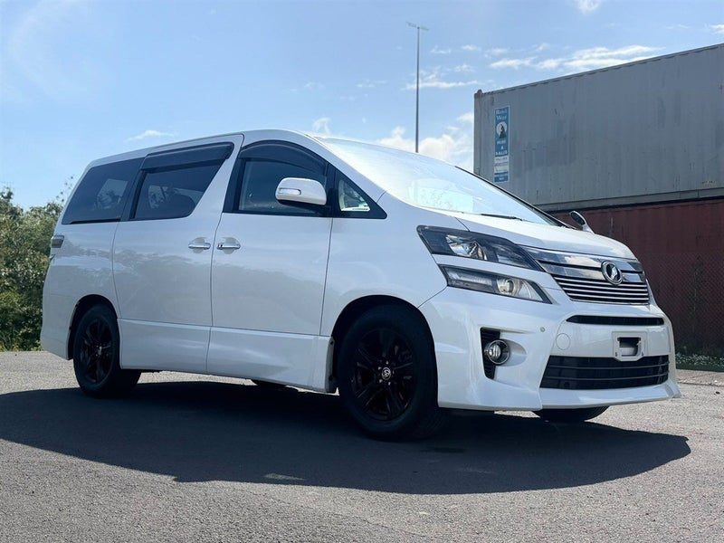 2014 Toyota Vellfire, photo 2
