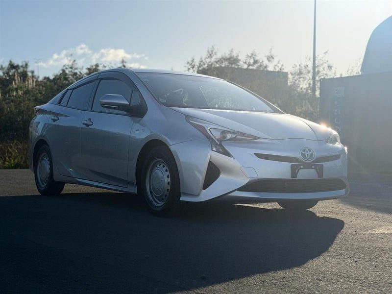 2017 Toyota Prius S HYBRID !! TWO KEYS !!, photo 2