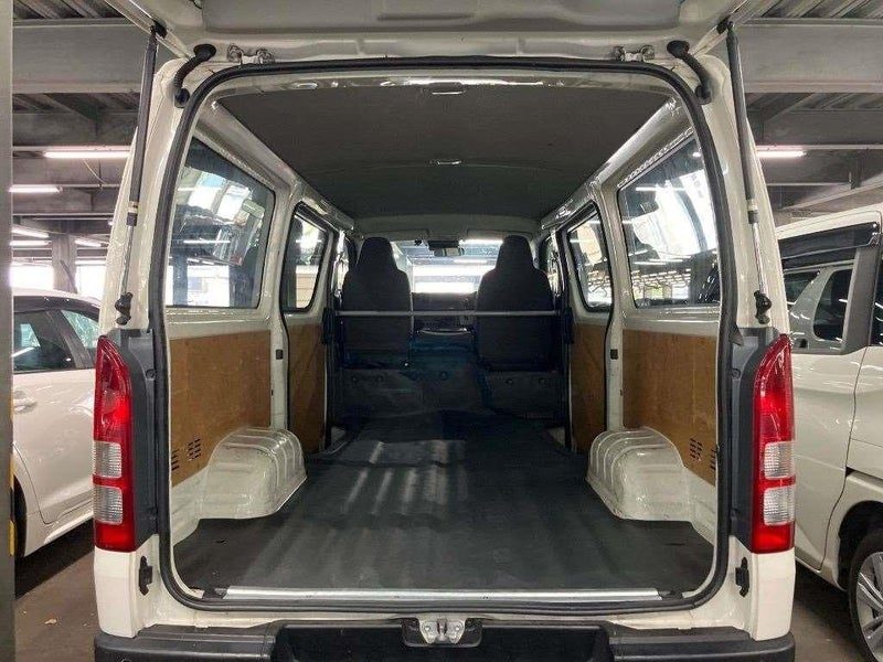 2022 Toyota Hiace LWB, photo 3