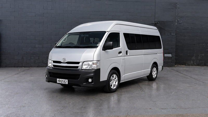 2013 Toyota Hiace DX Diesel Automatic, photo 3