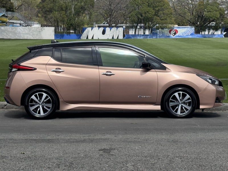 2021 Nissan Leaf X 40kWh -- GENUINE LOW 16,600km, photo 2