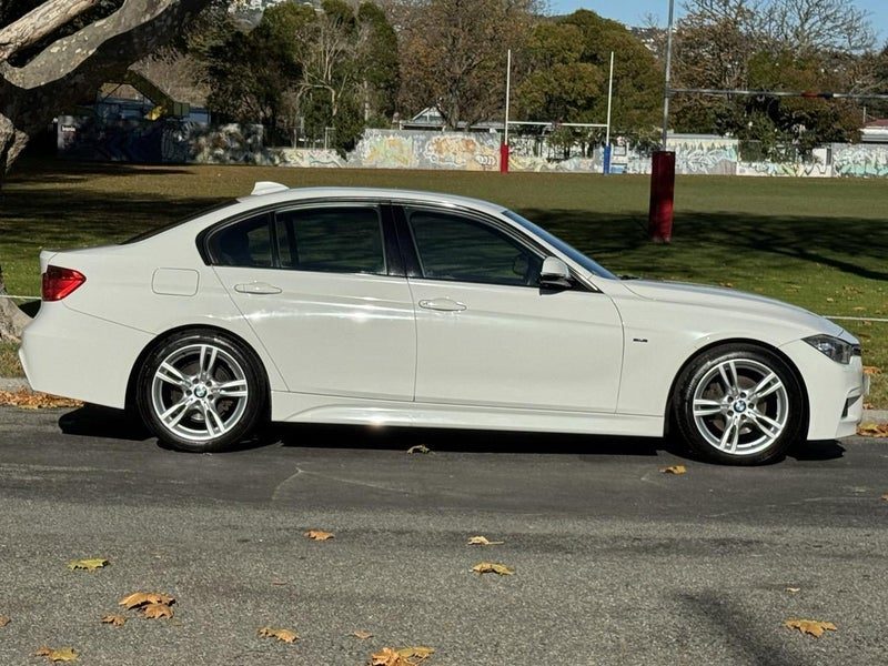 2015 BMW 320i M Sport Sedan - GENUINE LOW 58,200km, photo 2