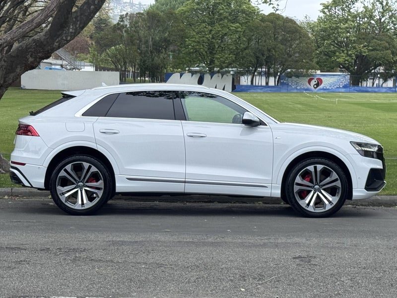 2019 Audi Q8 S Line, photo 2