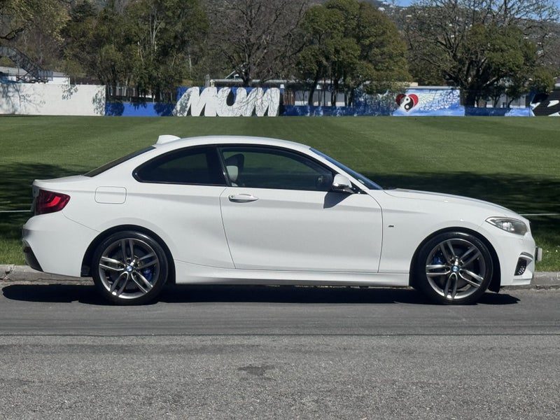 2015 BMW 220i Coupe M Sport - HEATED LEATHER SEATS, photo 2