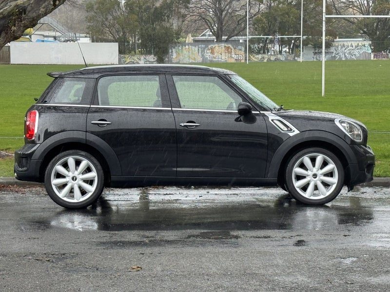 2013 MINI Countryman S, photo 2