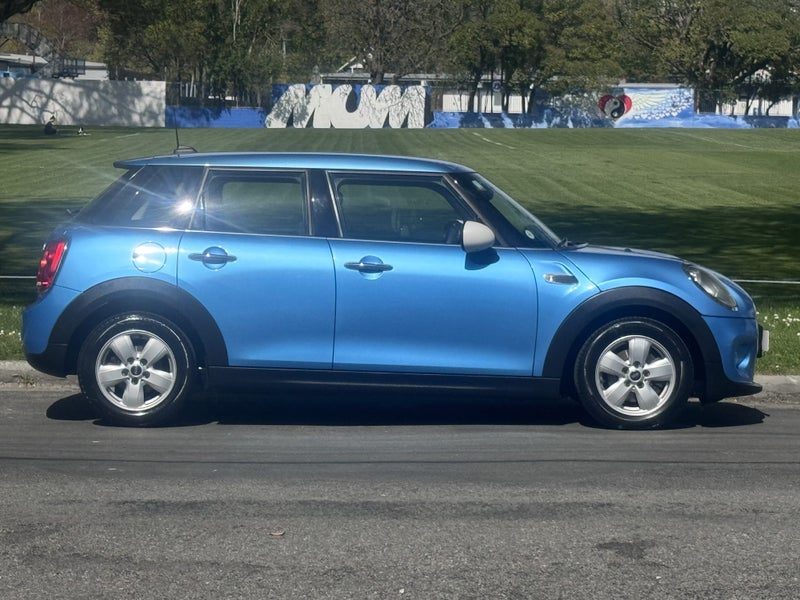 2017 MINI Cooper One, photo 2