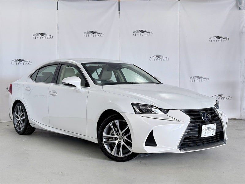 2018 Lexus IS 300h