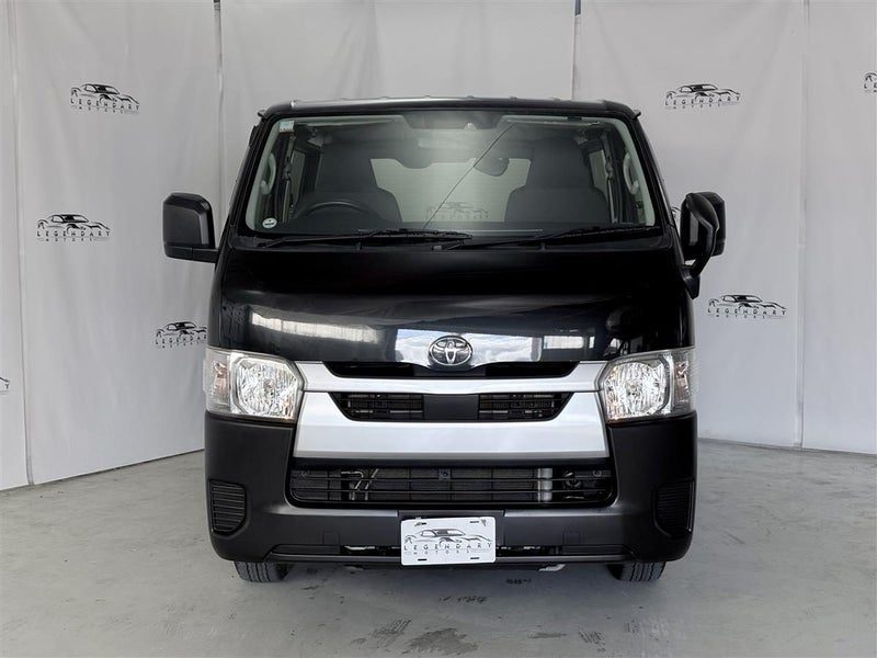 2021 Toyota Hiace, photo 2