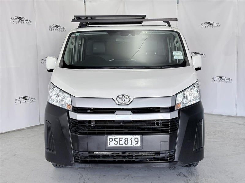 2023 Toyota Hiace ZR, photo 2