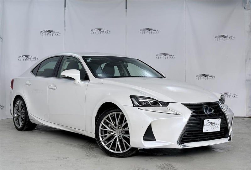 2017 Lexus IS 300h Version L