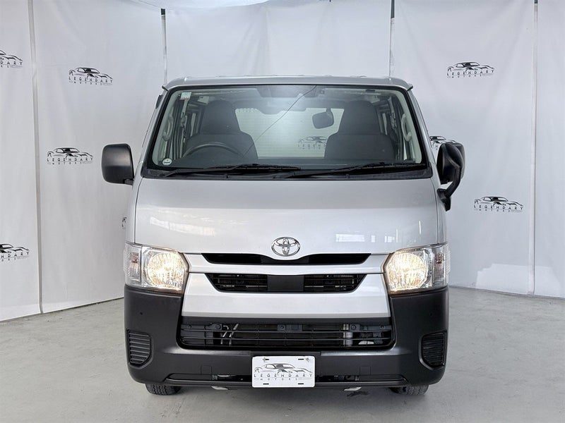 2021 Toyota Hiace, photo 2