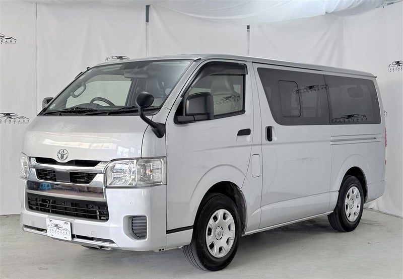 2022 Toyota Hiace GL, photo 3