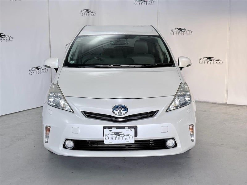2013 Toyota Prius Alpha, photo 2
