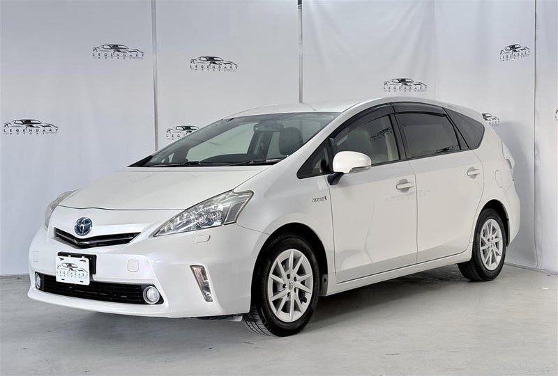 2013 Toyota Prius Alpha, photo 3