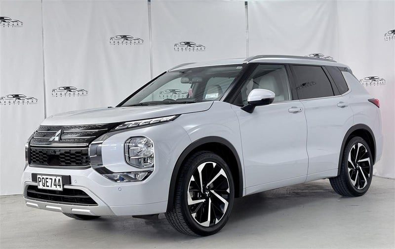 2022 Mitsubishi Outlander VRX 7 Seater, photo 3