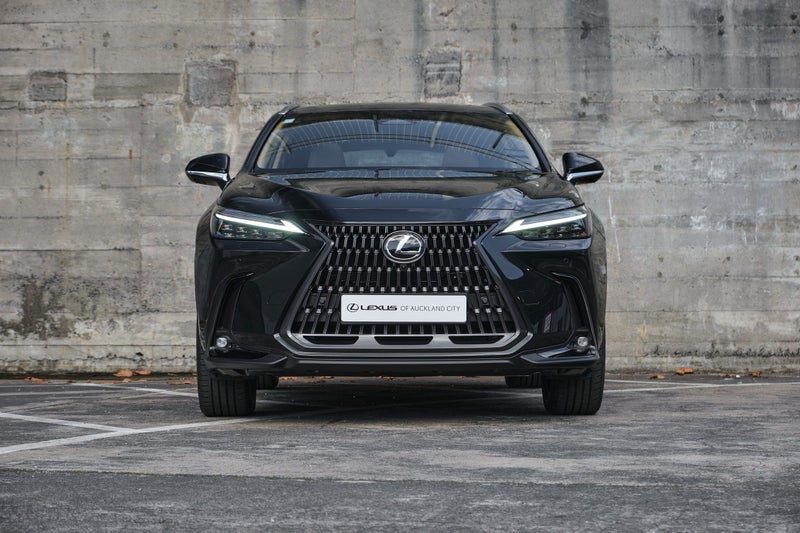 2026 Lexus NX 450h+ Limited, photo 2