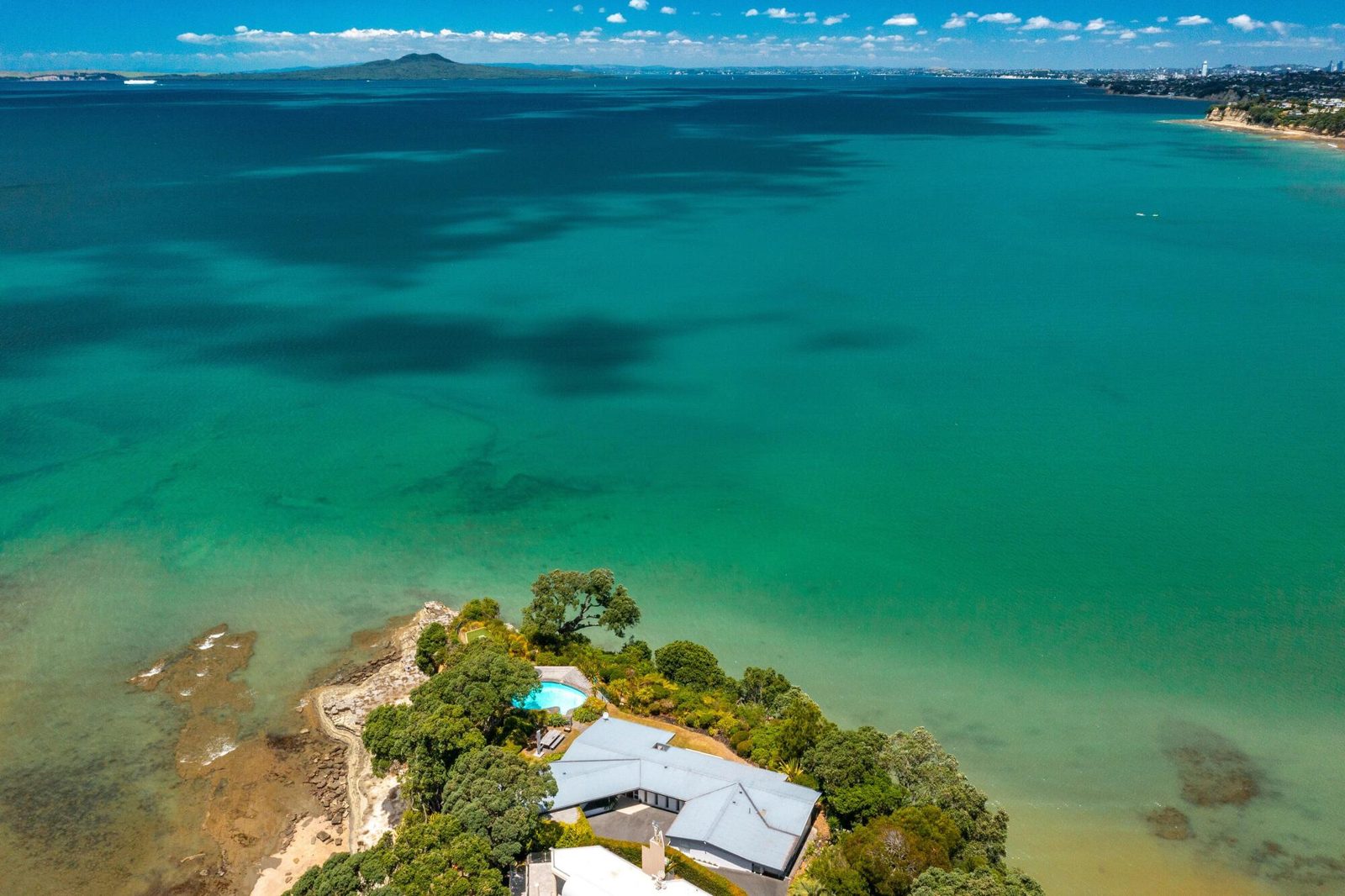 62 Sharon Road, Waiake, photo 1