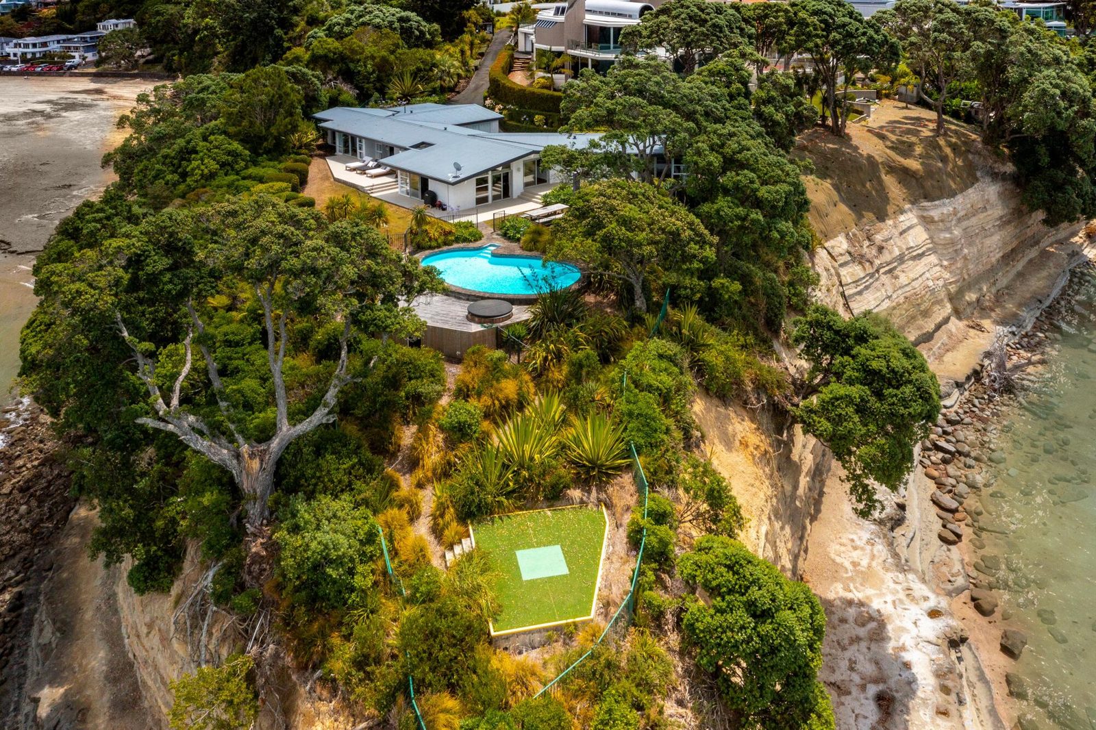 62 Sharon Road, Waiake, photo 2