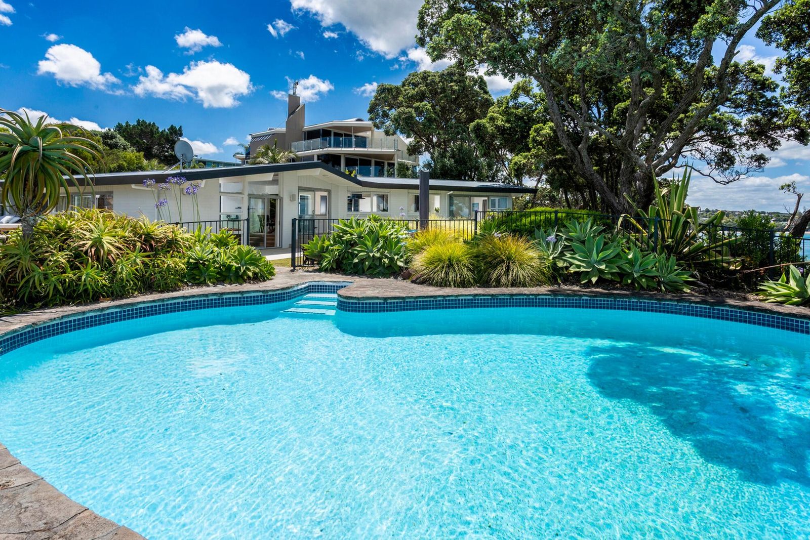 62 Sharon Road, Waiake, photo 6