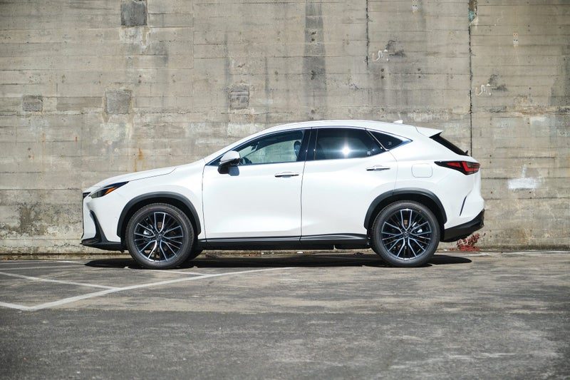 2025 Lexus NX 450h+ Limited, photo 3