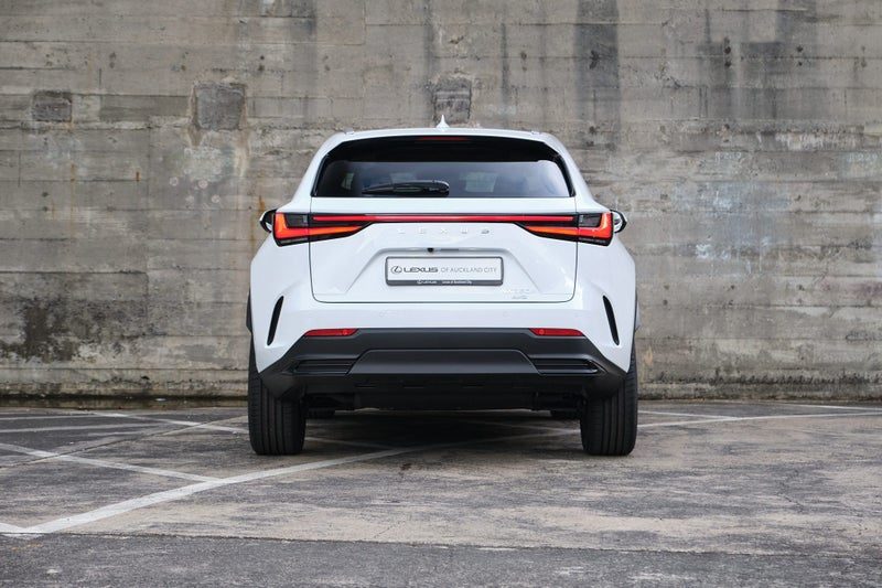 2022 Lexus NX 350h Limited, photo 2