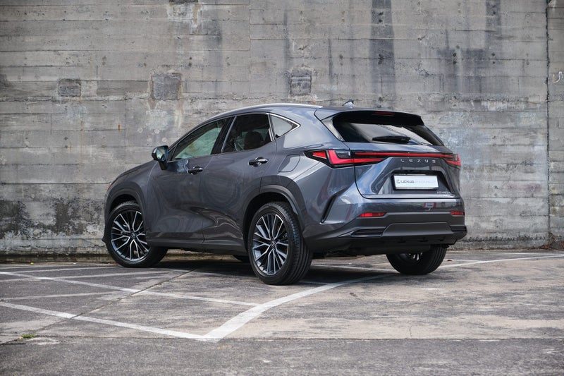 2026 Lexus NX 450h+ Limited, photo 2