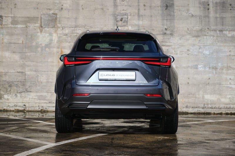 2026 Lexus NX 450h+ Limited, photo 2