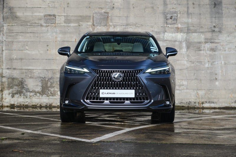 2026 Lexus NX 450h+ Limited, photo 3