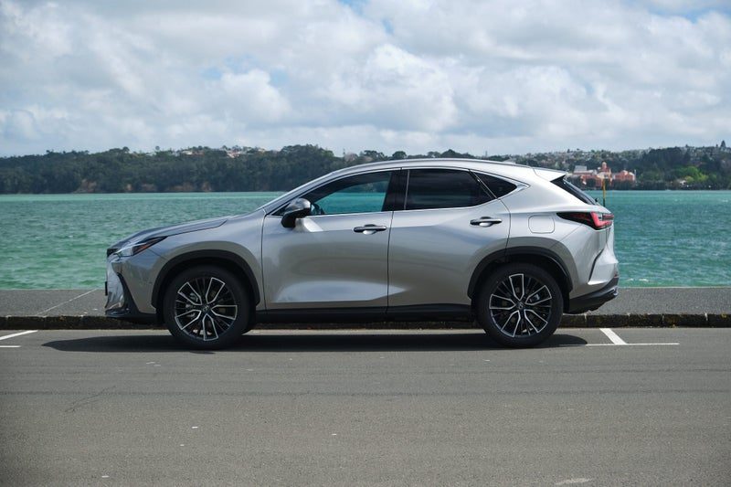 2026 Lexus NX 450h+ Limited, photo 3