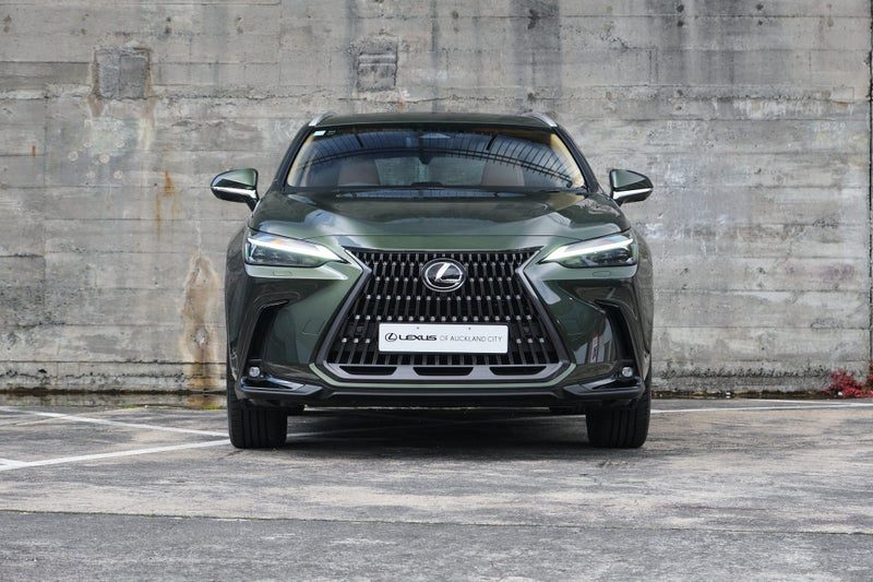 2026 Lexus NX 450h+ Limited, photo 2