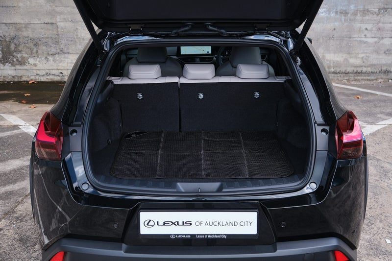 2026 Lexus UX 300h Premium AWD, photo 3