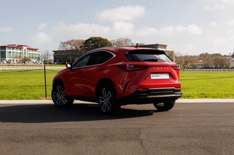 2025 Lexus NX 450h+ Limited, photo 2