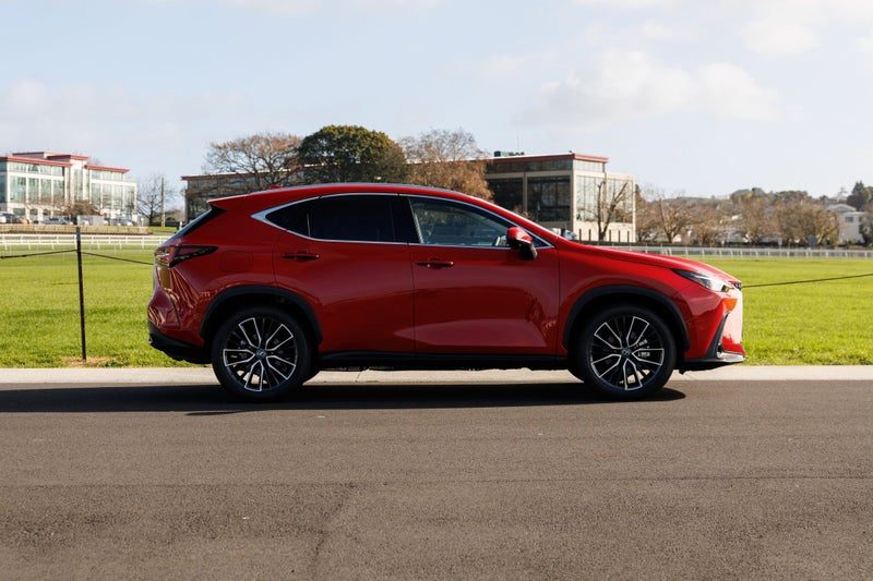 2025 Lexus NX 450h+ Limited, photo 3