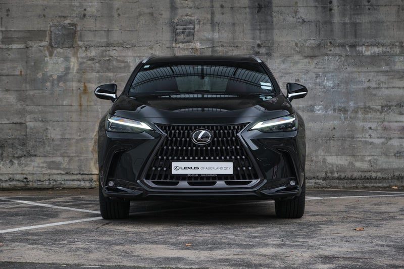2026 Lexus NX 450h+ Limited, photo 2